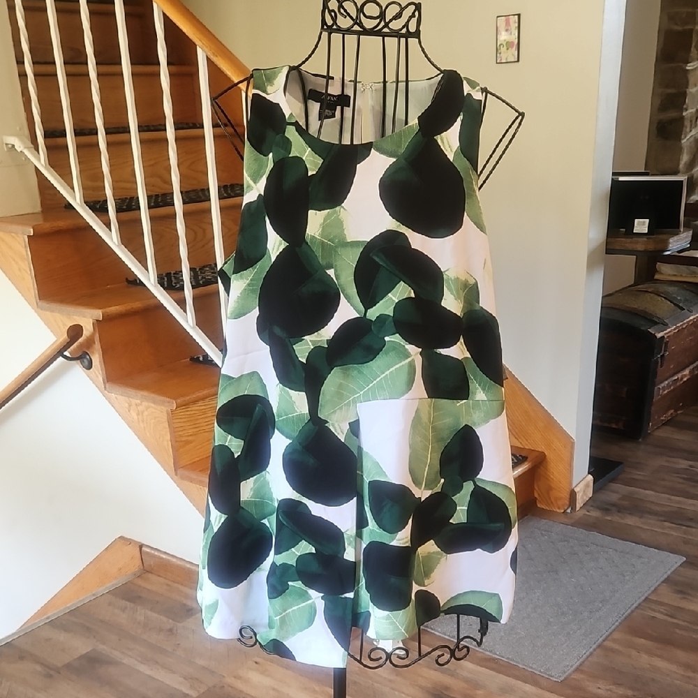 👚ALFANI Leaf Print Sleeveless Top